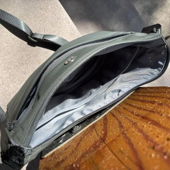 lululemon New Parent Backpack 17L - Picture 5 of 7